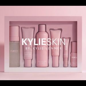 Kylie Skin Set